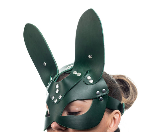 : Lulexy green bunny mask, constructed from fine Italian leather with a complementary green suede lining. The mask boasts large bunny ears and top-quality hardware, presenting a fresh and lively look with a luxurious green finish.