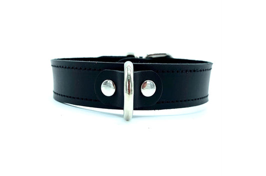 Black Italian leather day collar 1" wide. It ha black stitching and metal D ring in the center