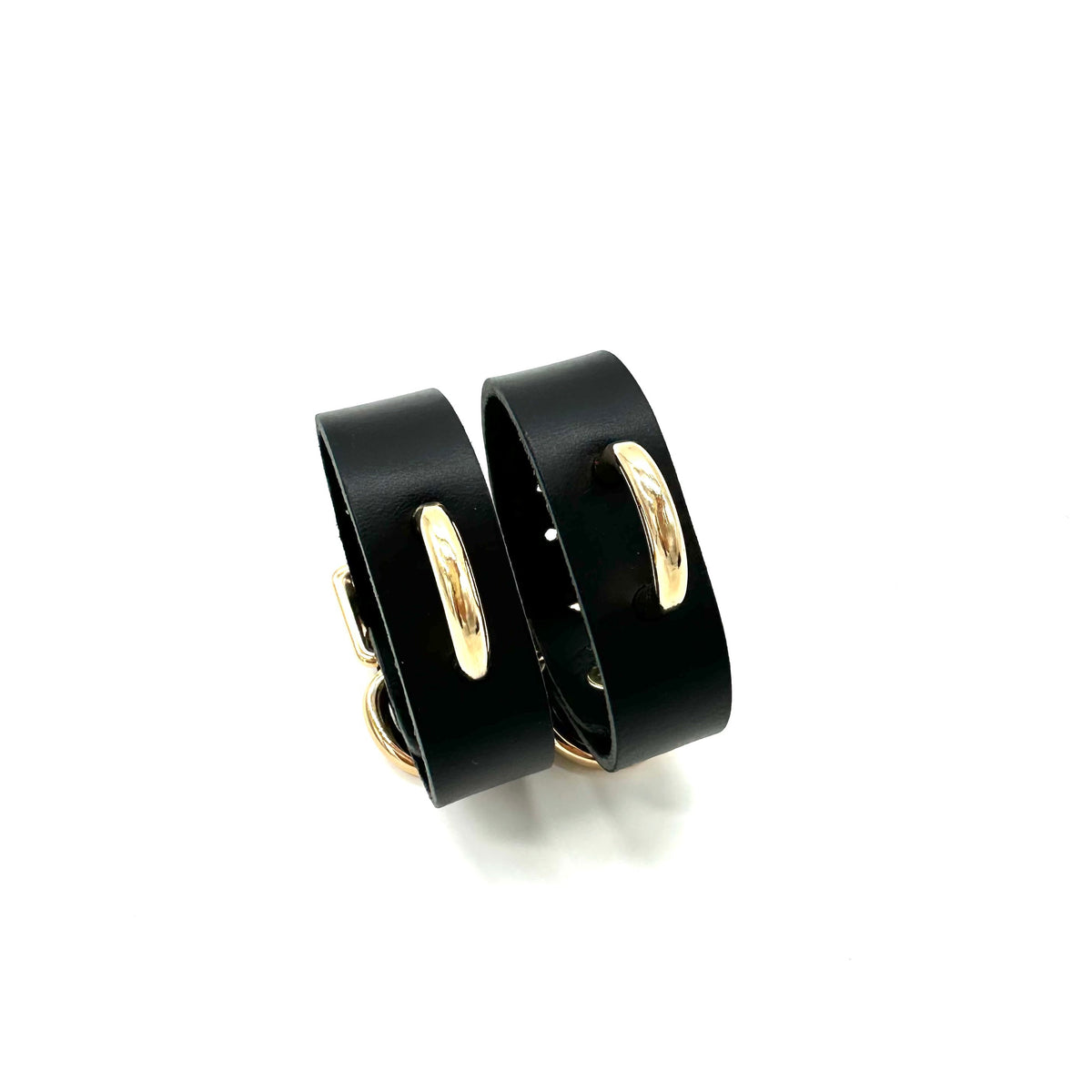 Slim black leather Rio cuffs with centered minimalistic gold D-ring