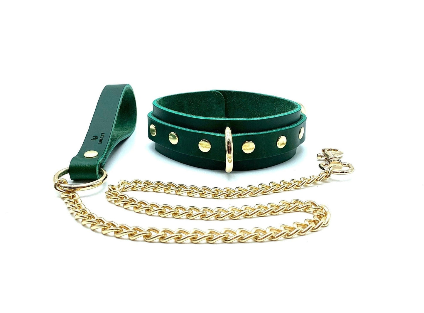 Elegant green leather collar from the Mona Set paired with a matching leash, both featuring luxurious gold hardware. This set combines high-end craftsmanship with durable materials for a stylish BDSM experience.