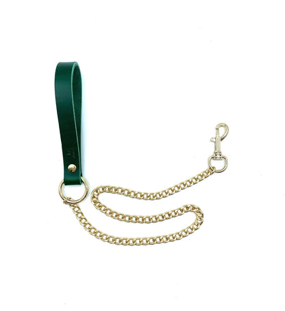 Green leather leash from the Mona Set, featuring a robust gold chain that complements the green suede handle, designed for durability and elegance in BDSM activities.